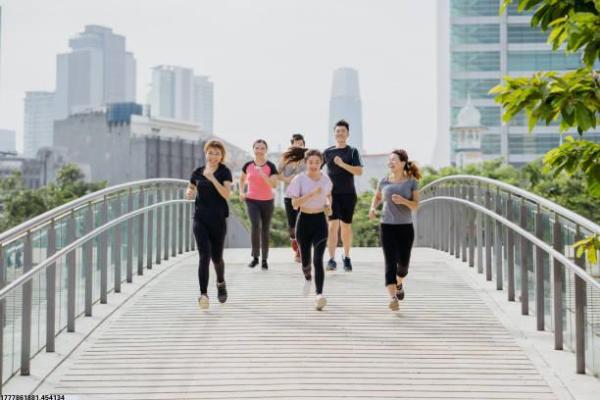 快步云体育培训收费标准分析